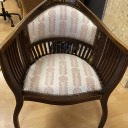 Antiker Holzstuhl mit Blumenmuster